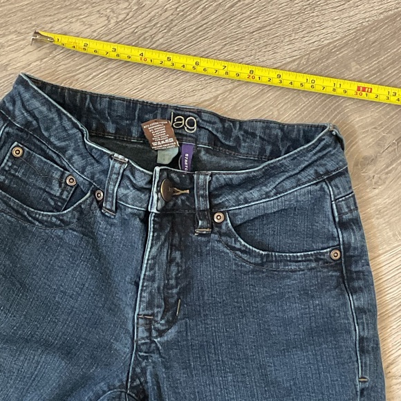 JAG Petite with stretch boot/flare Jeans. . - Picture 4 of 9